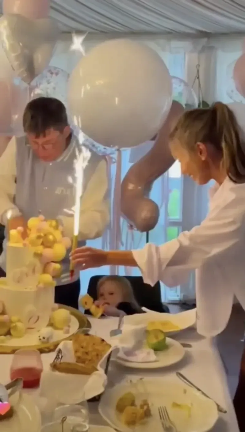 Андрей Аршавин с женой и дочерью