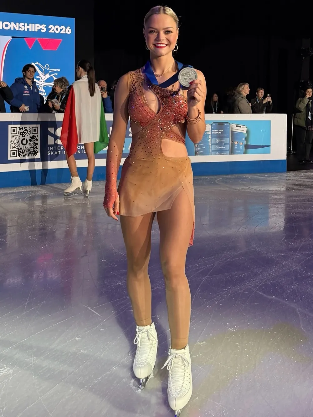 Луна Хендрикс