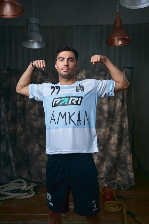 PARI, сборная Студии Артемия Лебедева и «Амкал» провели матч в форме от болельщиков
