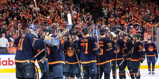 «Эдмонтон» обыграл «Аризону», российский форвард Костин сделал хет-трик Горди Хоу