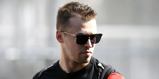 Квят финишировал 15-м в дебютной гонке во втором дивизионе NASCAR