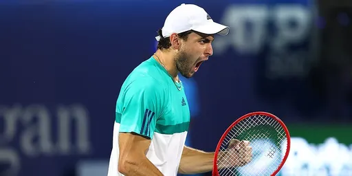 Карацев вышел во второй круг Australian Open-2022, победив в пятичасовом матче