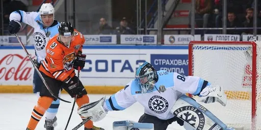 «Амур» отыгрался с 0:3 и победил «Сибирь» в КХЛ