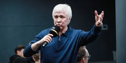Ловчев возмущён слухами об интересе «Спартака» к тренеру Паскалю Янсену