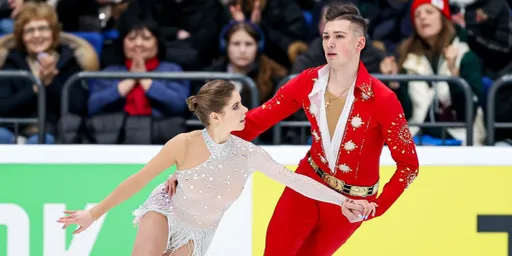Фигурист Галлямов сфотографировался в футболке с изображением Дзюбы