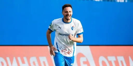 «Факел» продлил контракт с нападающим Марковым