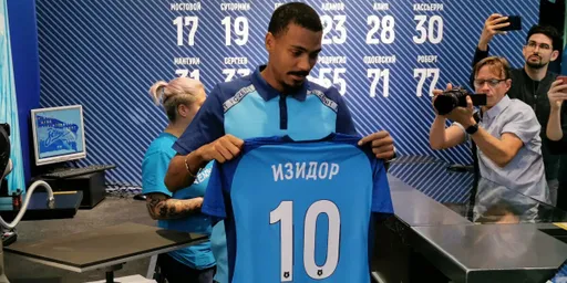 Изидор сбреет усы, если не забьёт семь голов за «Зенит»
