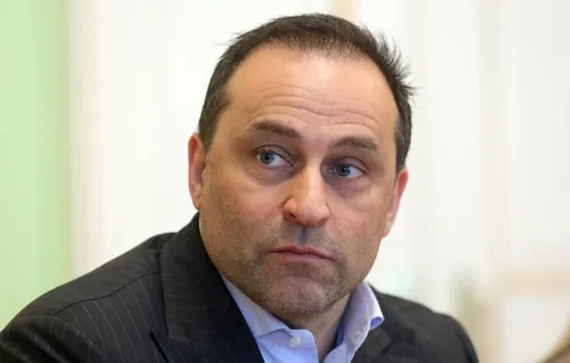 Свищев назвал провокацией замену флага Белоруссии на красно-бело-красный флаг на ЧМ в Латвии
