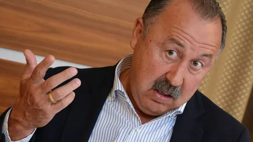 Газзаев — о петиции против Слуцкого: жалеть надо детей и женщин, а он — мужик