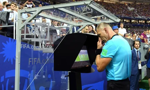 Арбитры смогут воспользоваться VAR в полуфиналах Лиги конференции