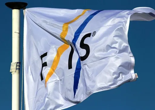FIS приняла решение не допускать российских и белорусских спортсменов к международным соревнованиям