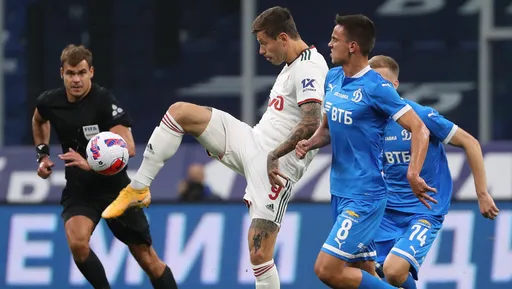 Видеообзор матча шестого тура РПЛ «Динамо» – «Локомотив», в котором забили Смолов и Шиманьски