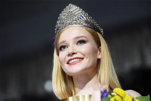 Ведущая «Ак Барс Шоу» Анна Семеновых молча улыбалась 17 минут эфира и взорвала соцсети