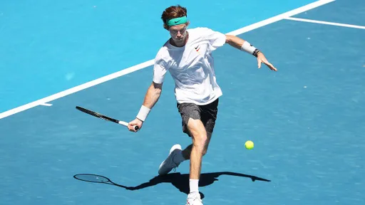 Рублев провел тренировку в Мельбурне накануне старта Australian Open-2022
