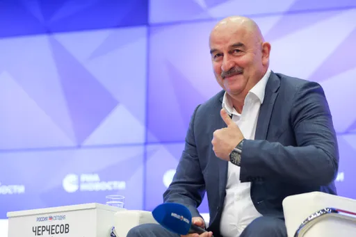 Черчесов заработал 63000 рублей за время пресс-конференции. И плевать он хотел на ваше недовольство