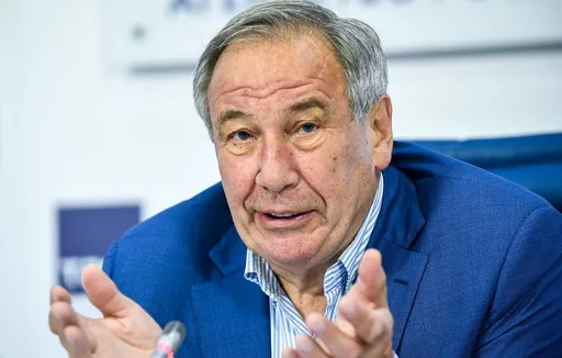 Тарпищев: для себя Медведев играет хорошо, но не ровно — в ходе матча бывают спады, не хватает стабильности