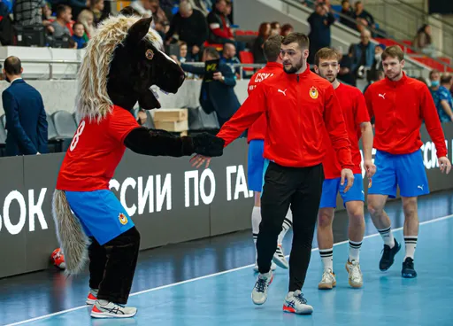 Световое шоу, сотни фанатов и уверенный шаг в плей-офф: репортаж с матча гандбольного ЦСКА