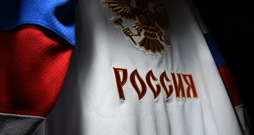 Российскую хоккейную молодежку сняли с рейса из Канады из-за нетрезвого вида, отказа надеть маски и курения