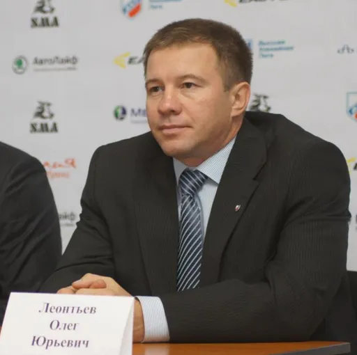 Бывший главный тренер «Адмирала» Леонтьев может возглавить «Нефтехимик»