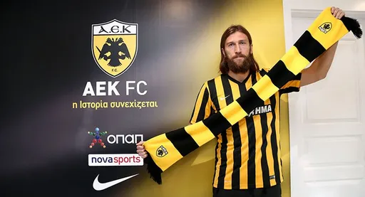 Чигринский продлил контракт с АЕКом Карреры