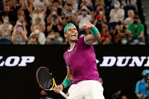 Надаль с камбэком обыграл Медведева на Australian Open: 21-й шлем испанца