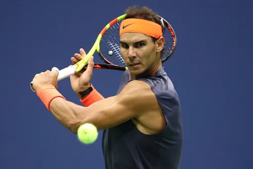 Теннисист Надаль разбил себе нос ракеткой во время матча US Open