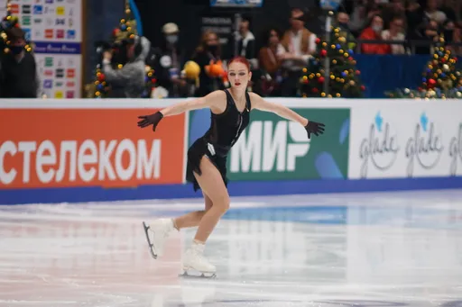Фигуристка Трусова показала видео стрип-пластики