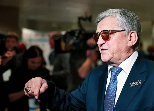Тихонов заявил, что фигуристка Медведева уедет из России вслед за Пугачевой и Галкиным