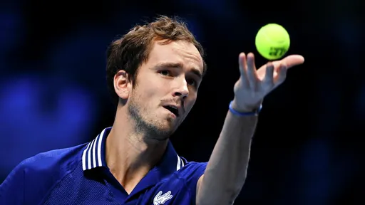 Медведев в трехчасовом матче уступил Джоковичу на Итоговом турнире ATP