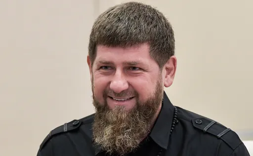 Рамзан Кадыров нокаутировал директора ансамбля