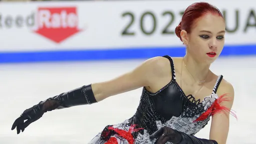 Фигуристка Трусова стала четвертой в короткой программе на Олимпиаде в Пекине: видео проката россиянки