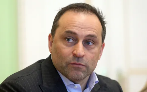 Свищев: мы любим Медведева, но решение о присвоении звания Героя России принимает президент