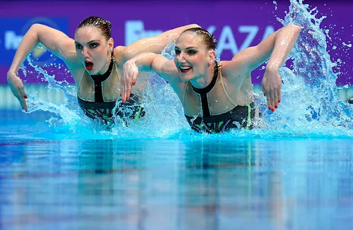 У России опять два золота в синхронном плавании! А как чемпионки выглядят в реальной жизни?
