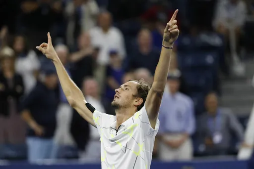 Медведев обыграл Варвинку и вышел в полуфинал US Open