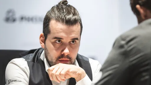 Непомнящий имел перевес, но изменил себе и не надавил на Карлсена. У Яна и Магнуса опять ничья