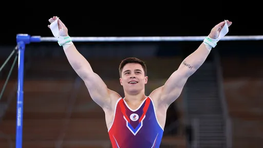 Криштиану Роналду подарил Нагорному свою игровую футболку с автографом