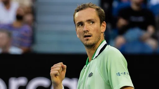 Чесноков считает, что победа Медведева в четвертом круге Australian Open была непростой