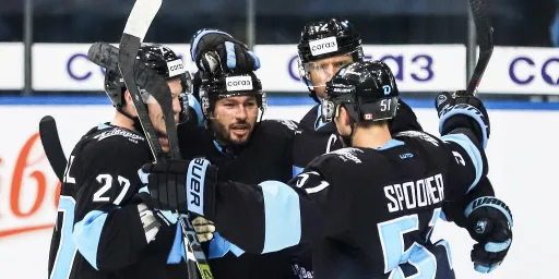 «Динамо» в Москве отыгралось с 0:3 и выиграло у «Локомотива» в овертайме, ЦСКА в гостях обыграл «Сочи»
