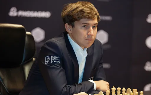 Карякин заявил, что ФШР не поддерживает российских шахматистов