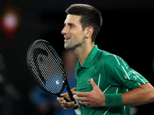 Новак Джокович в порыве ярости сломал ракетку в финале US Open против Даниила Медведева
