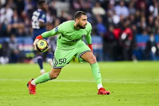 Доннарумма бунтует против тренера «ПСЖ», Месси поддерживает вратаря