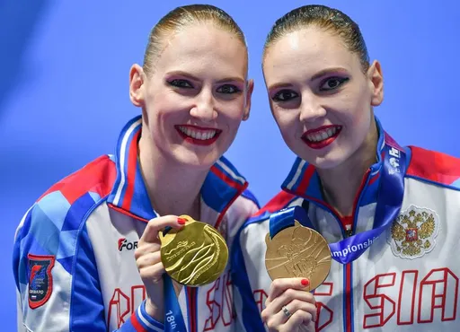 Синхронистки Колесниченко и Ромашина выиграли произвольную программу дуэтов на ЧЕ