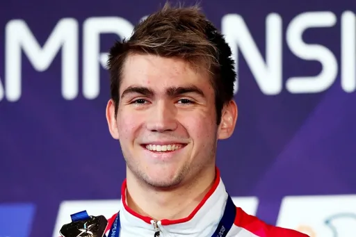 Россиянин Климент Колесников завоевал серебро на чемпионате мира по плаванию на короткой воде