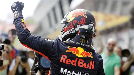 В Red Bull выступили с заявлением по поводу двойного схода гонщиков в Бахрейне