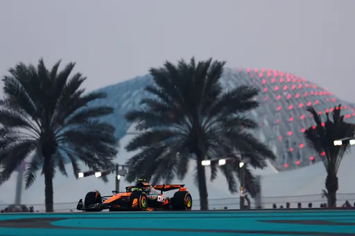 Пилот McLaren Норрис стал лучшим по итогам второй практики Гран-при Абу-Даби