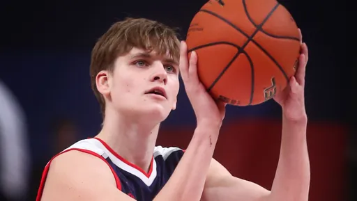17-летний баскетболист Ермаков заработает 250 тысяч долларов в год в NCAA