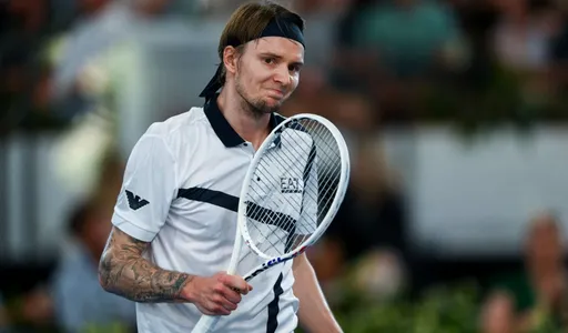 Бублик вышел в третий круг US Open-2025, обыграв Скулкейта
