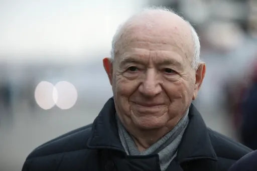 В Армении выпустили почтовую марку к 100-летию Никиты Симоняна