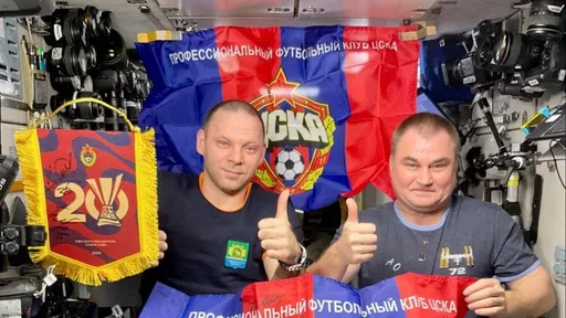 Флаг ПФК ЦСКА и вымпел 20-летия победы в Кубке УЕФА побывали в космосе