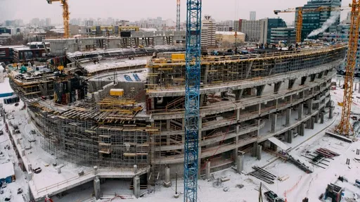 В Екатеринбурге произошёл пожар на крыше строящейся ледовой «УГМК-Арены»